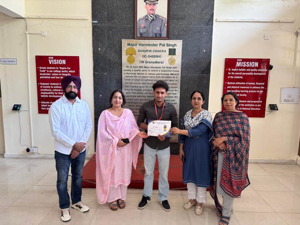Manvir Singh of Shaheed Major Harminderpal Singh Shaurya Chakra Awardee Government College Wins Silver Medal in 65 Kg Category